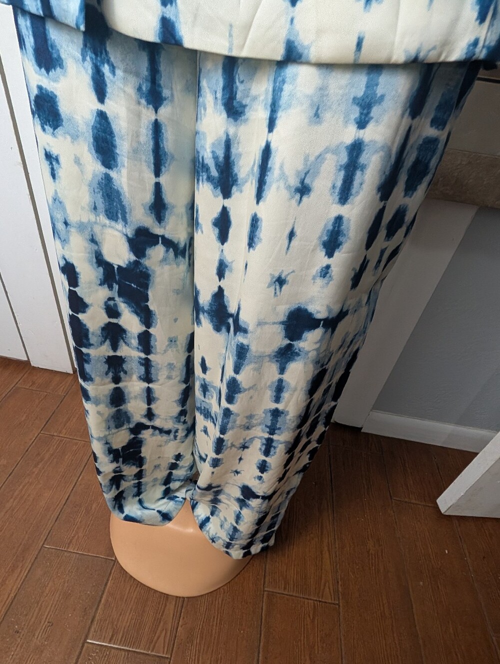 House of Harlow 1960 blue and white tie-dye satin blazer and pants set. Size M - Picture 8 of 10